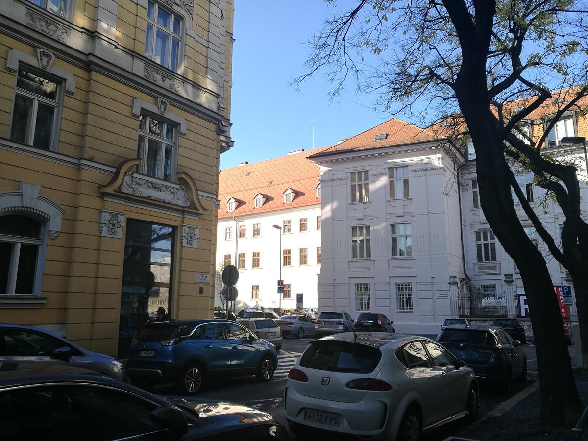 Coronation Apartment Bratislava Exterior foto